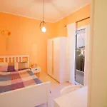 Modern 3 Bed With Balconies And Sea Access Дом отдыха Vrakhnaíika