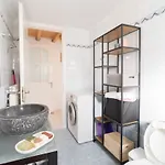 Modern 3 Bed With Balconies And Sea Access Дом отдыха