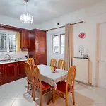 Modern 3 Bed With Balconies And Sea Access * Vrakhnaíika