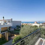 Modern 3 Bed With Balconies And Sea Access