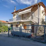 Дом отдыха Modern 3 Bed With Balconies And Sea Access