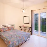 Modern 3 Bed With Balconies And Sea Access *