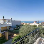 Modern 3 Bed With Balconies And Sea Access Vrakhnaíika