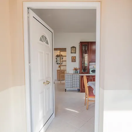 Modern 3 Bed With Balconies And Sea Access Vrakhnaíika