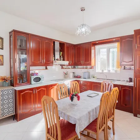 Modern 3 Bed With Balconies And Sea Access
